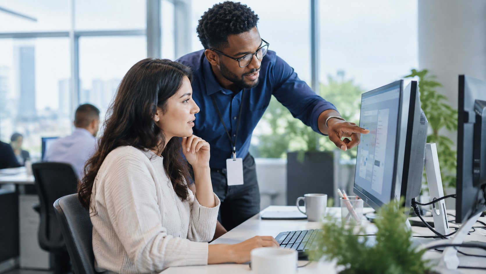 Specialiste support accompagnant un collaborateur